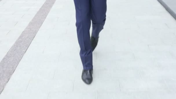 Businessman Feet Walking, Front View, Outdoor — Stock Video