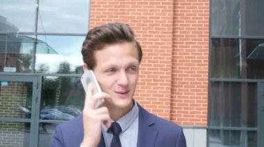 Yürüyüş ve ortağı ile yakın, açık Evet heyecan işadamı