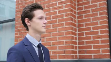 Office için yürüyüş iş adamı