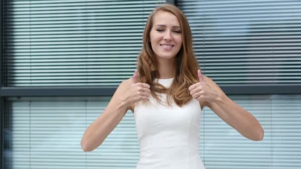 Thumbs Up by Girl Outside Office — Stock Video