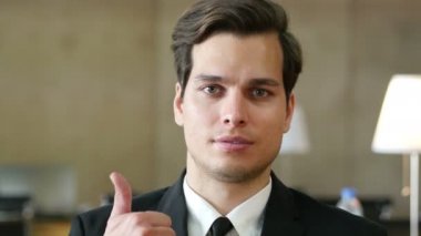 Başparmak yukarıya işadamı, portre Office tarafından