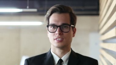 Sevmeme, erkek takım elbise, portre inkar reddetme