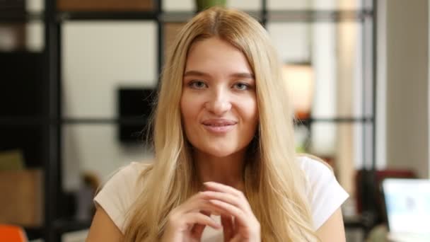 Wow, Girl Reacting to Success, positive — стоковое видео