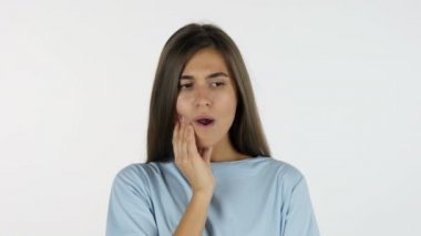 Diş ağrısı, güzel bir kız, beyaz arka plan Studio