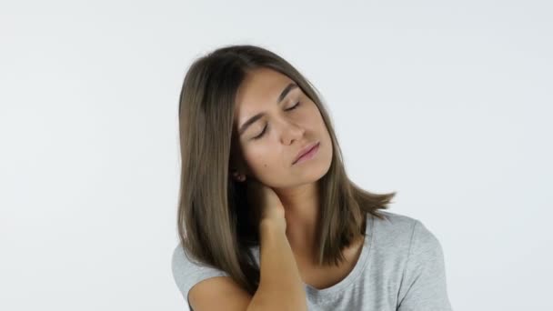 Cansado hermosa chica, fondo blanco en el estudio — Vídeos de Stock