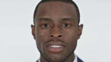 Şok Olan Genç Afrikalı Adam, Beyaz Arkaplan 