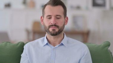 Evde Dua Eden Sakallı Genç Adam 'ın Portresi