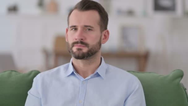 Young Man Shaking Head in Disapproval, No — Stock Video