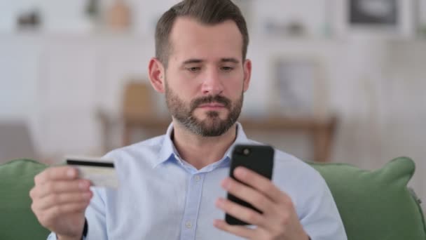 男子在智能手机上的网上购物 — 图库视频影像