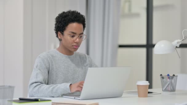 Young African Woman Working on Laptop in Office — Stock Video