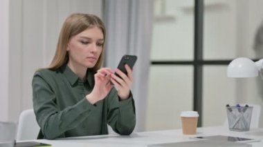 Smartphone 'da Kaybolan Genç Kadın' ın Tepkisi 