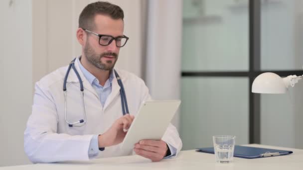 Male Doctor Using Tablet in Hospital — Stock Video