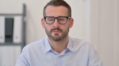 Hapşıran Orta Çağ Adamı Portresi 