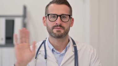 Video Konuşan Erkek Doktor Portresi 