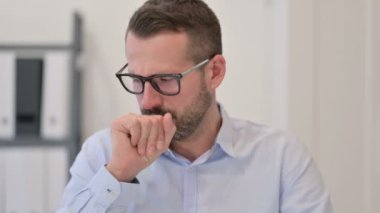 Öksüren Orta Çağ Adamı Portresi 