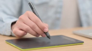 Stylus 'la Grafik Tabletinde El Tasarımı, Kapat