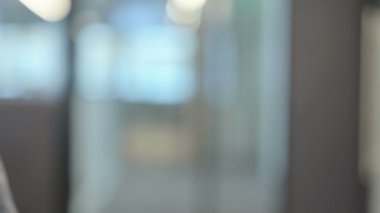 İki İşadamından El sıkışma Hareketi Kapanışı 