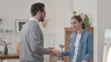 Evde Tartışan Çift 