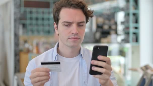 Portrait of Young Man with Unsuccessful Online Payment on Smartphone — Stock Video