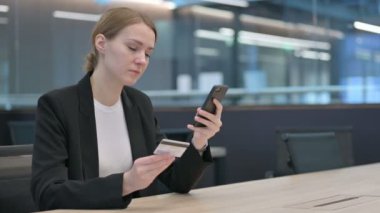 Çevrimiçi Alışveriş, İş Kadınları İçin Akıllı Telefon 'da Ödeme Başarı 