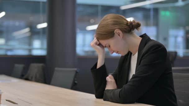 Upset Woman Feeling Angry While Sitting in Office — Stock Video