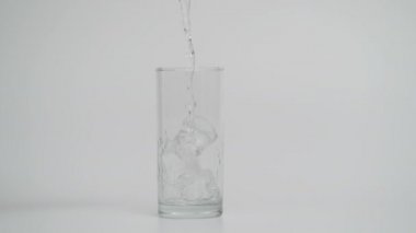 Buzlu Suyun Süper Yavaş Hareketi, 1000 fps Shot