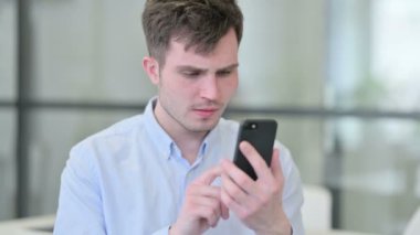 Akıllı Telefon 'da Genç Kayıp Adam' ın Portresi