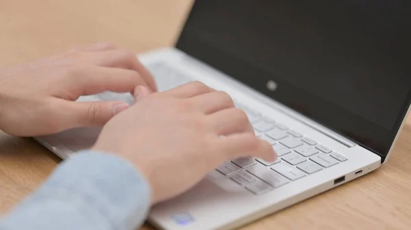 Close up of Hands of Man Typing on Laptop — Stock Photo, Image