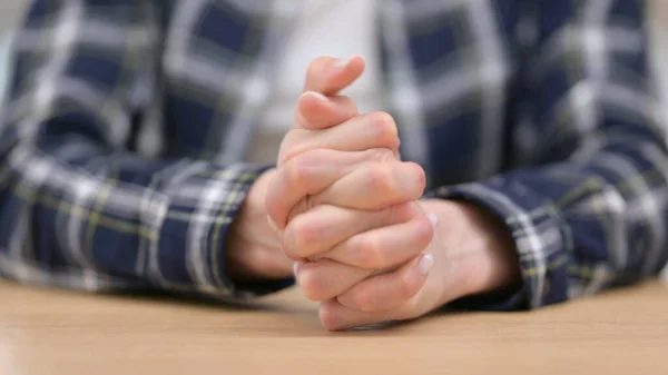 Mani femminili che mostrano gesti di frustrazione, Primo piano — Foto Stock