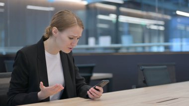 Smartphone 'da Kaybolan İşkadını' nın Tepkisi 