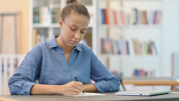 Young African Woman Thinking and doing Paperwork — Stock Photo, Image