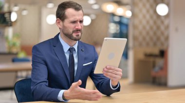 Orta Çağ İşadamı Tabletteki Başarısızlığa Tepki Veriyor, Kayıp