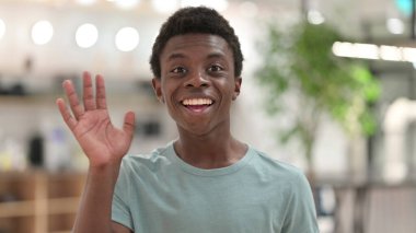 Konuşan Genç Afrikalı Adam 'dan Video Sohbeti