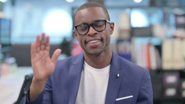 Portrait of African Businessman Waving, Welcoming — Stock Video