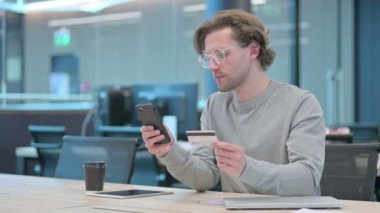 Smartphone Çevrimiçi Ödemesinde Başarısız İşadamı