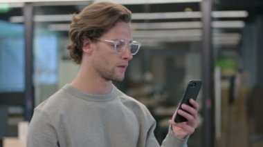 Smartphone 'da Genç İşadamı Kayıp Portresi