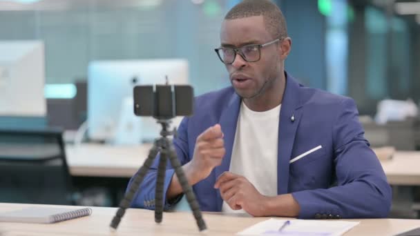 Afričtí podnikatelé Nahrávání videa na fotoaparátu — Stock video