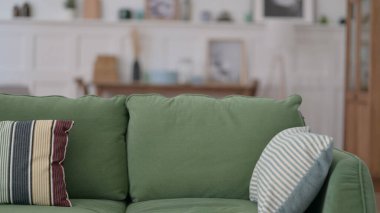 Oturma odasından çıktıktan sonra boş oda.