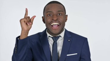 Dalgın Afrikalı İş Adamının Beyaz Geçmişi Hakkında Yeni Bir Fikri Var