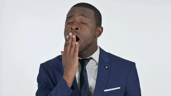 Somnoliento empresario africano bostezando, fondo blanco —  Fotos de Stock