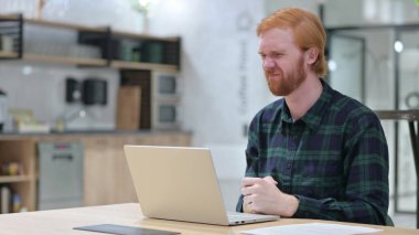 Kızıl Adam Laptop 'ta Kaybına Tepki Veriyor, Başarısız