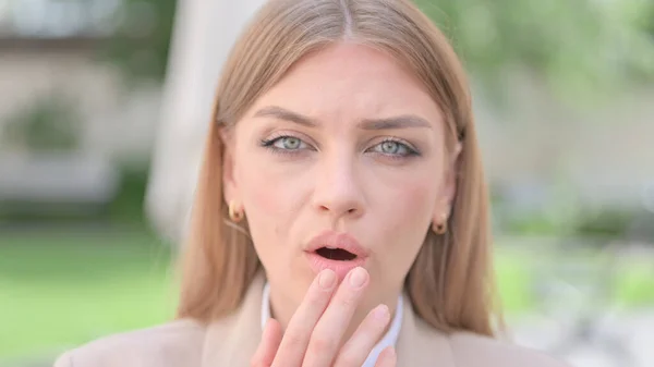 Face Close up of Shocked Businesswoman — Stock fotografie