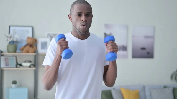 Close up of African Man doing Exercise with Dumbbells — Stockfoto