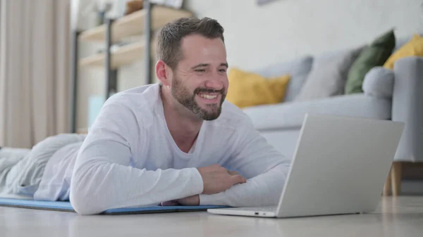 Close up of Mature Adult Man doing Video Call on Laptop while on Yoga Mat — Stock Photo, Image
