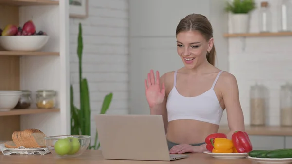 Woman doing Video Call on Laptop in Kitchen — Stock Photo, Image