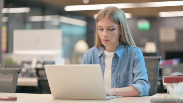 No Gesture by Head Shake by Young Woman at Work — Stock Video