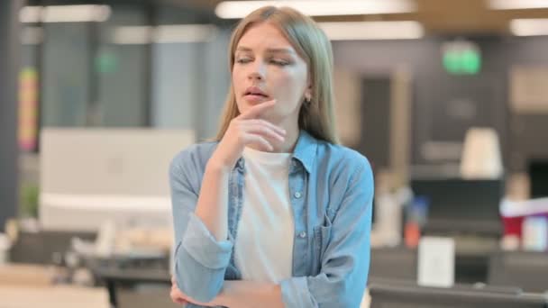 Pensive Young Woman Thinking New Plan — Stock video