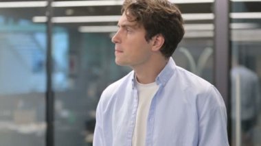 Beklerken Üzülen Adam 'ın Portresi 