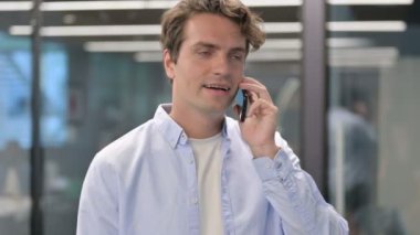 Smartphone 'da Konuşan Adamın Portresi