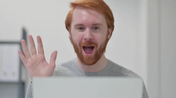 Beard Redhead Man doing Video Chat on Laptop — Stock Photo, Image